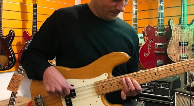 I will be a bass player for you and record bass guitar