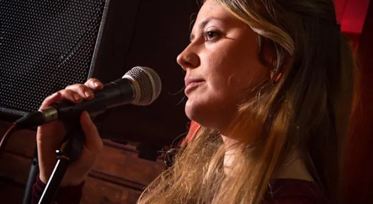 I will record voiceovers for you