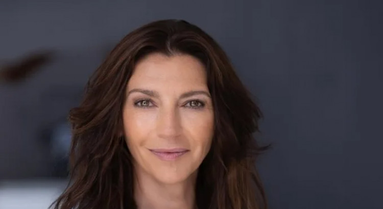 I will be your live interpreter from french to english